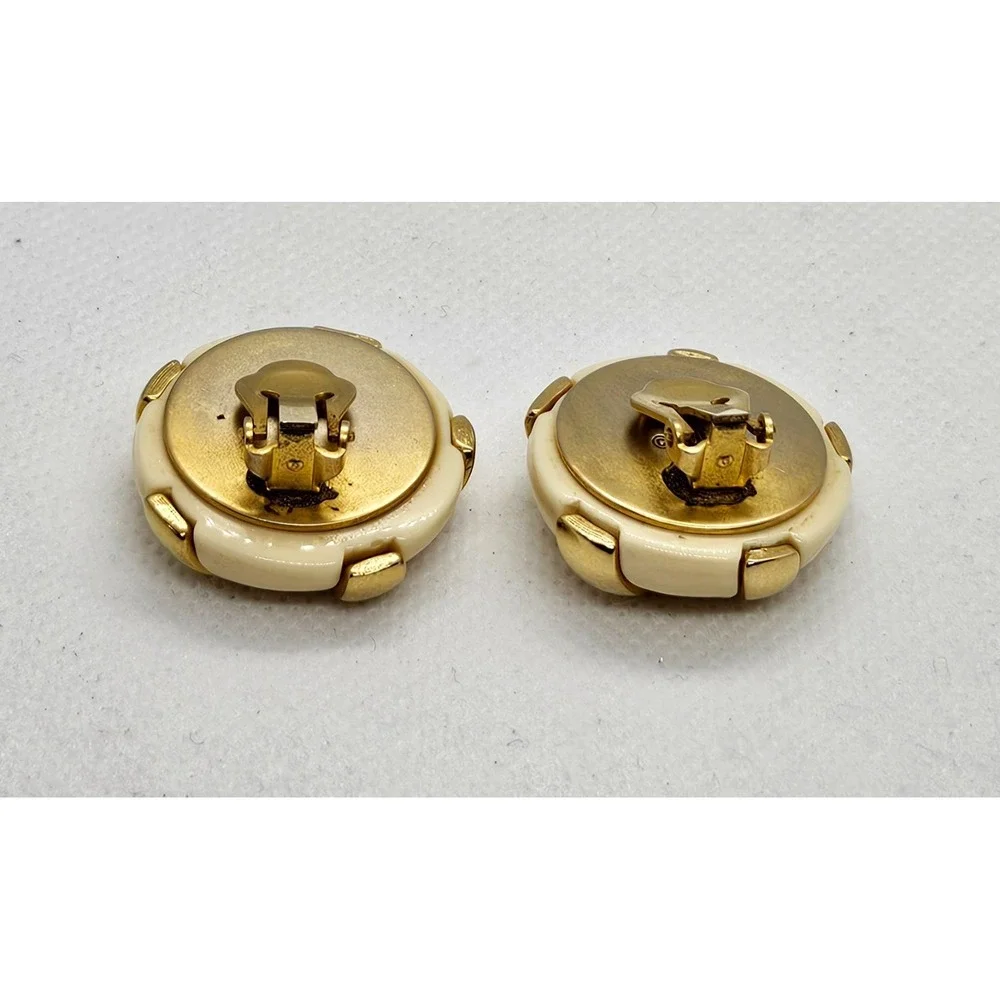 Vintage KJL Kenneth Jay Lane Lucite & Gold tone Button Clip On‎ Rare Earrings - Picture 7 of 10